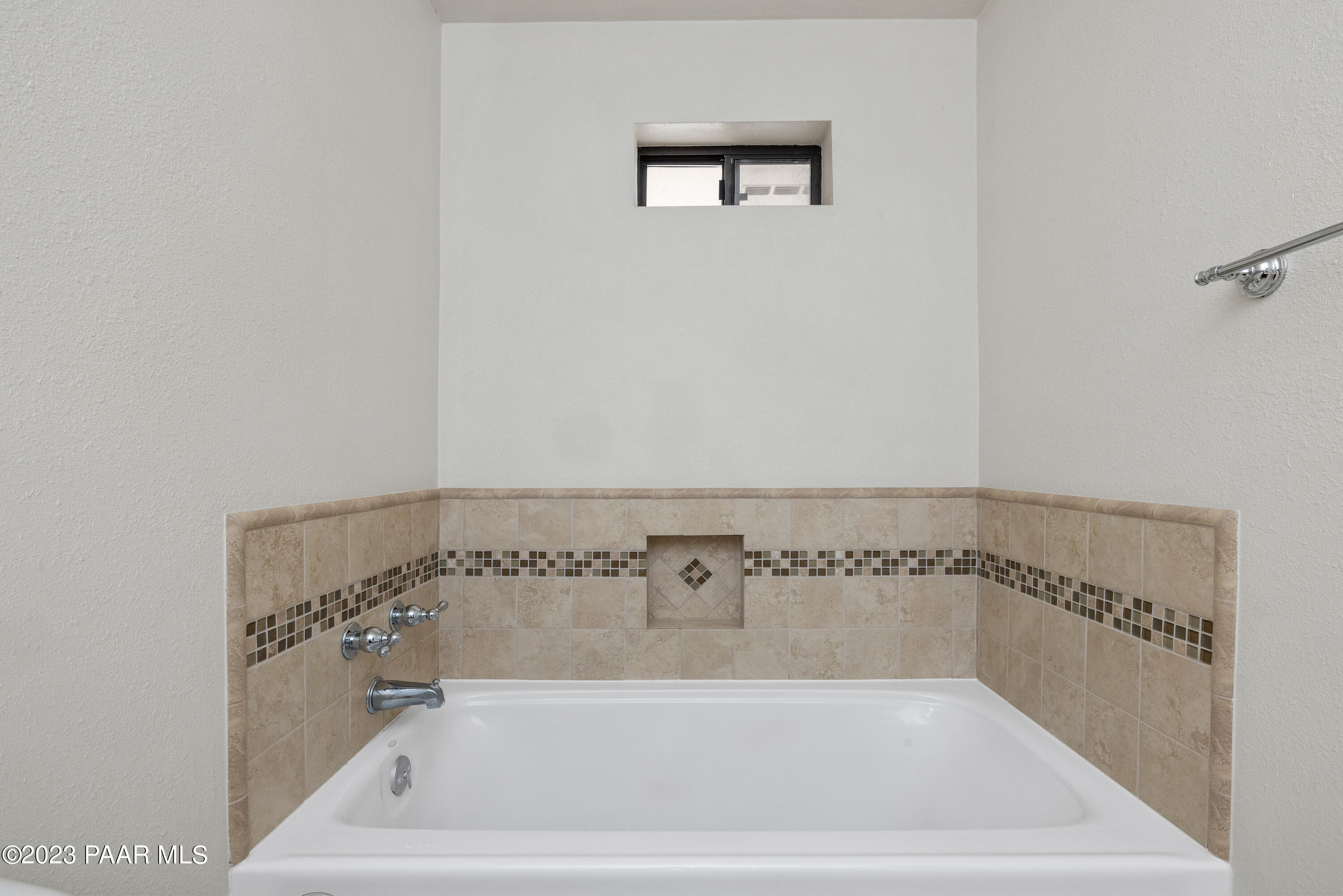 1340 West Oneal Road Prescott, AZ 86305 - Photo 9 of 29 Master Tub