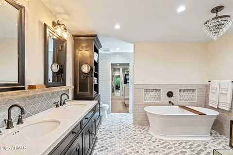 $3,300,000 | 6524 North 61st Street, Paradise Valley, AZ 85253