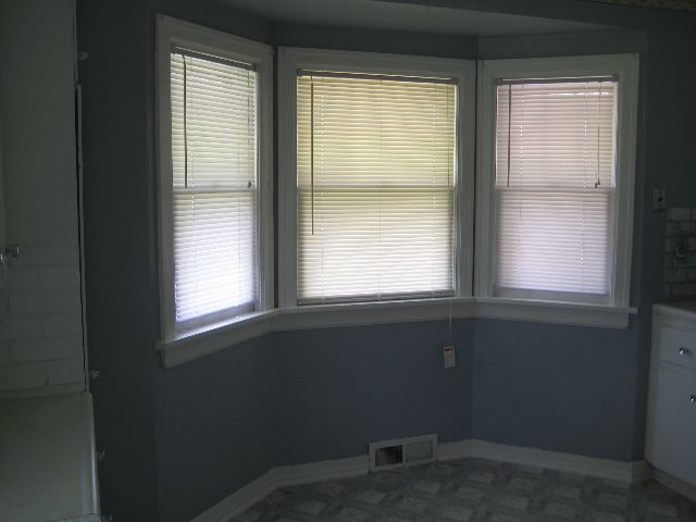 2124 Hickory Grove Road Davenport, IA 52804 - Photo 4 of 8 Gallery Image 4