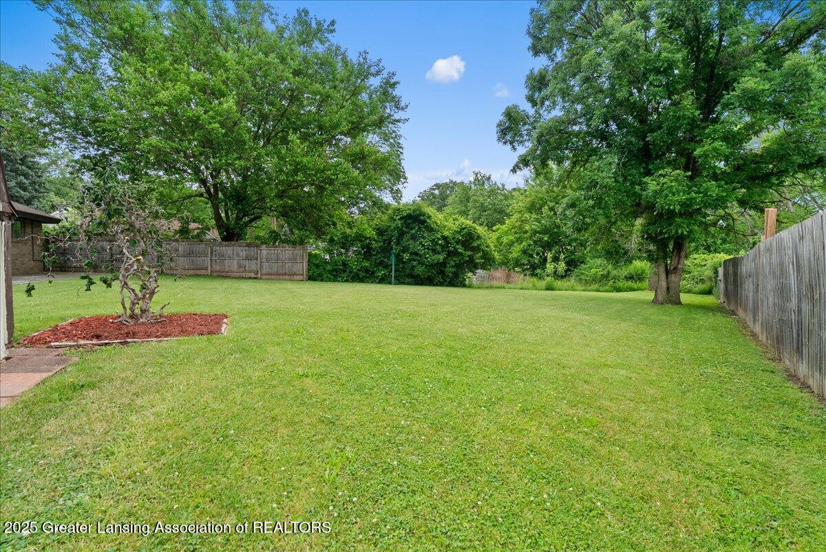 918 Bon Air Road Lansing, MI 48917 - Photo 32 of 44 48-Media Jett - 43