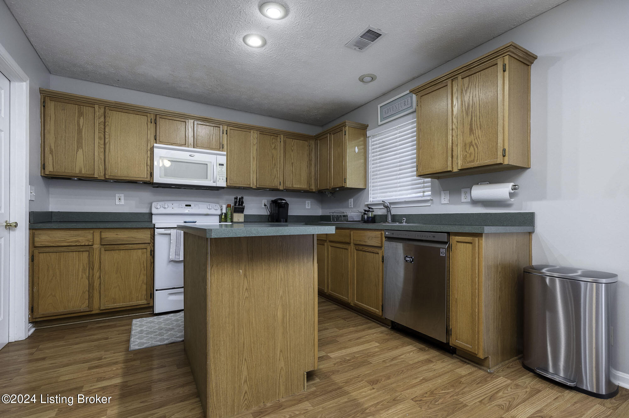 6513 Harrogate Road Louisville, KY 40229 - Photo 11 of 41 Harogate011