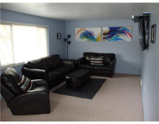 20 Porters Hollow Road Coraopolis, PA 15108 - Photo 2 of 14 Living Room.