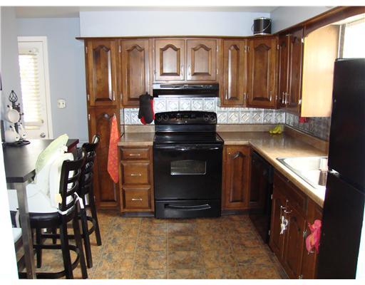 20 Porters Hollow Road Coraopolis, PA 15108 - Photo 4 of 14 Kitchen.