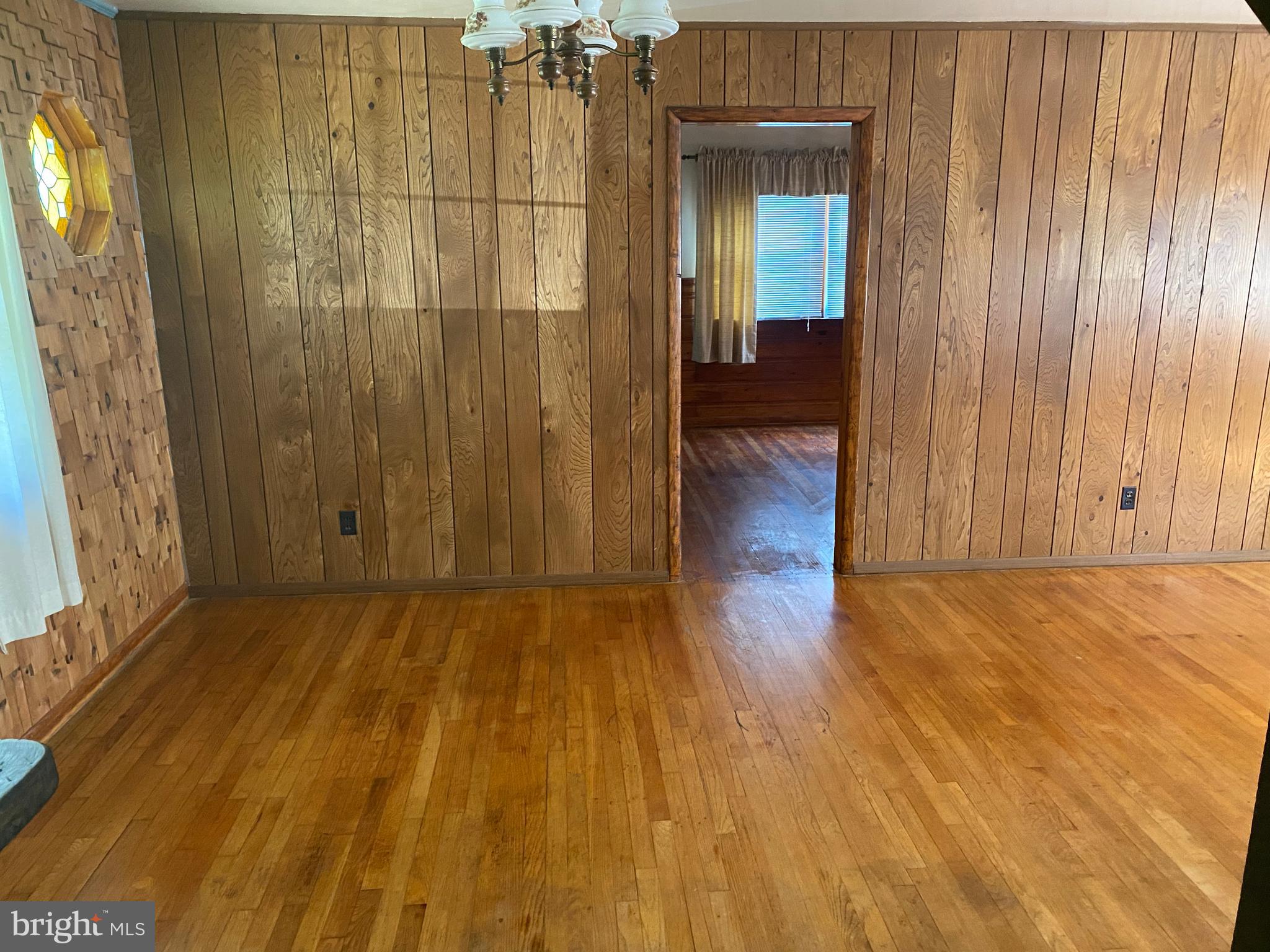 8527 Creek Road Pasadena, MD 21122 - Photo 7 of 18 dinning room