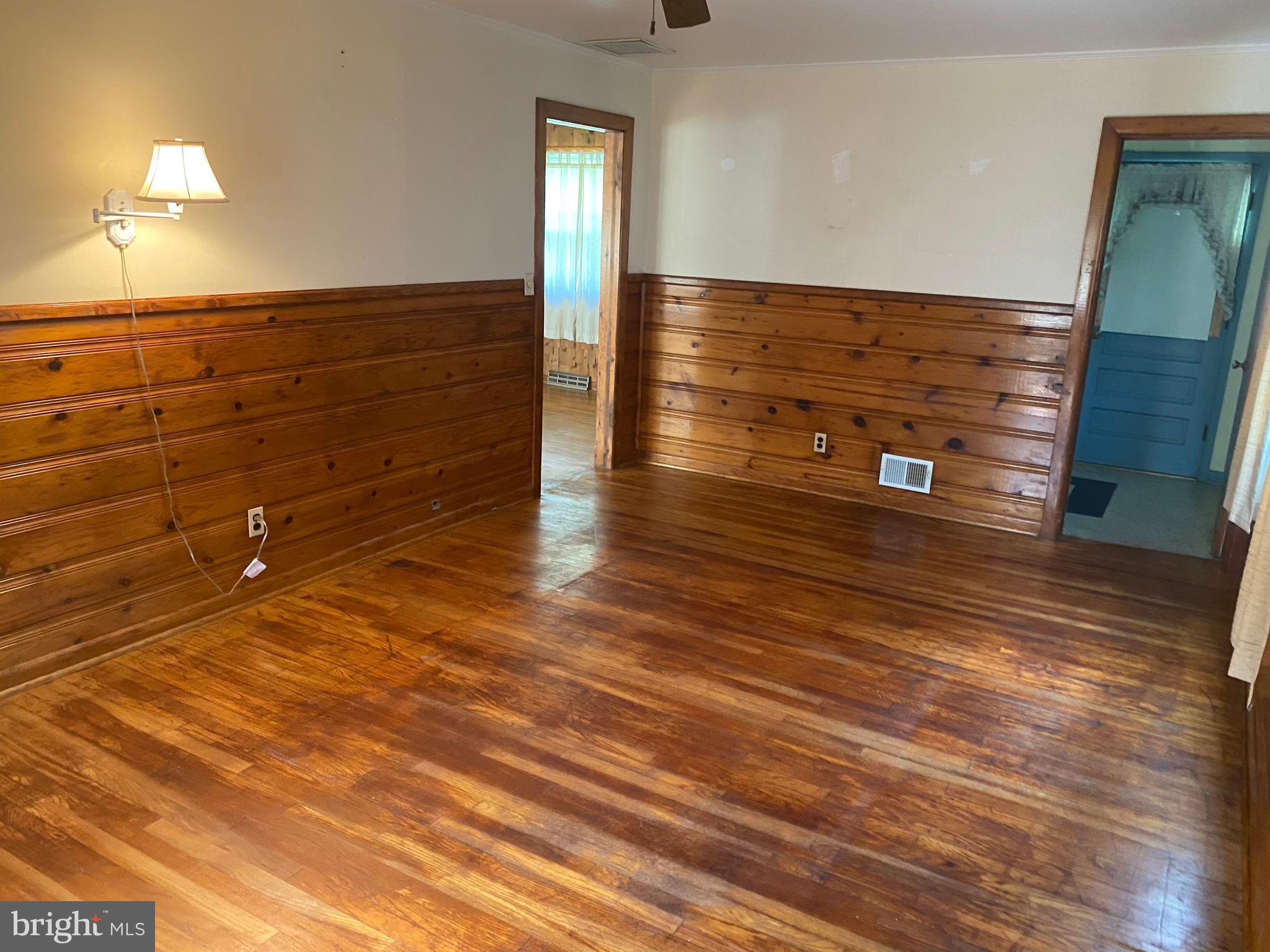 8527 Creek Road Pasadena, MD 21122 - Photo 9 of 18 den
