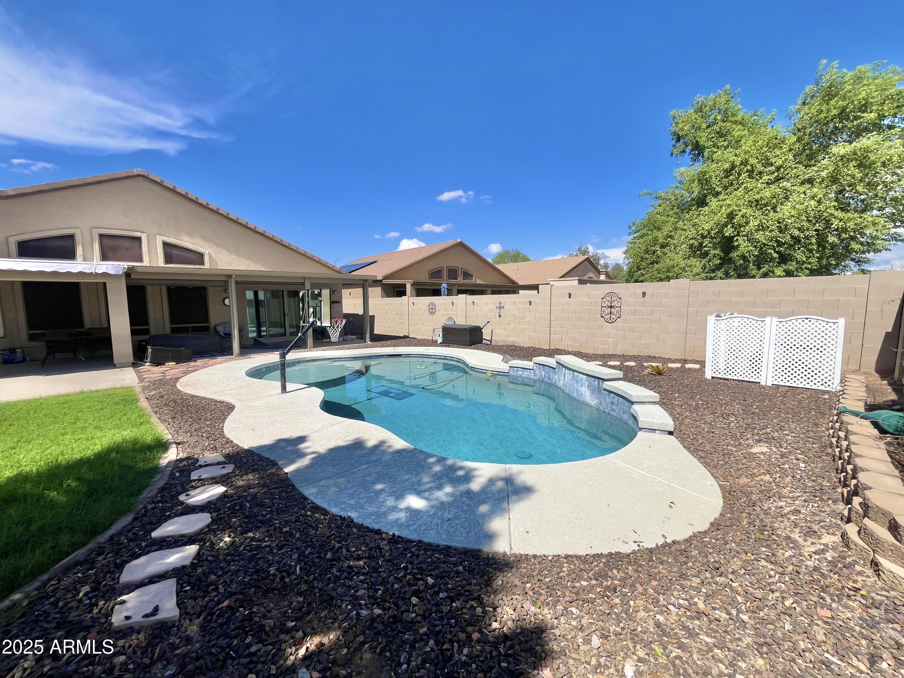 867 South Del Rio Court Apache Junction, AZ 85119 - Photo 29 of 37 1