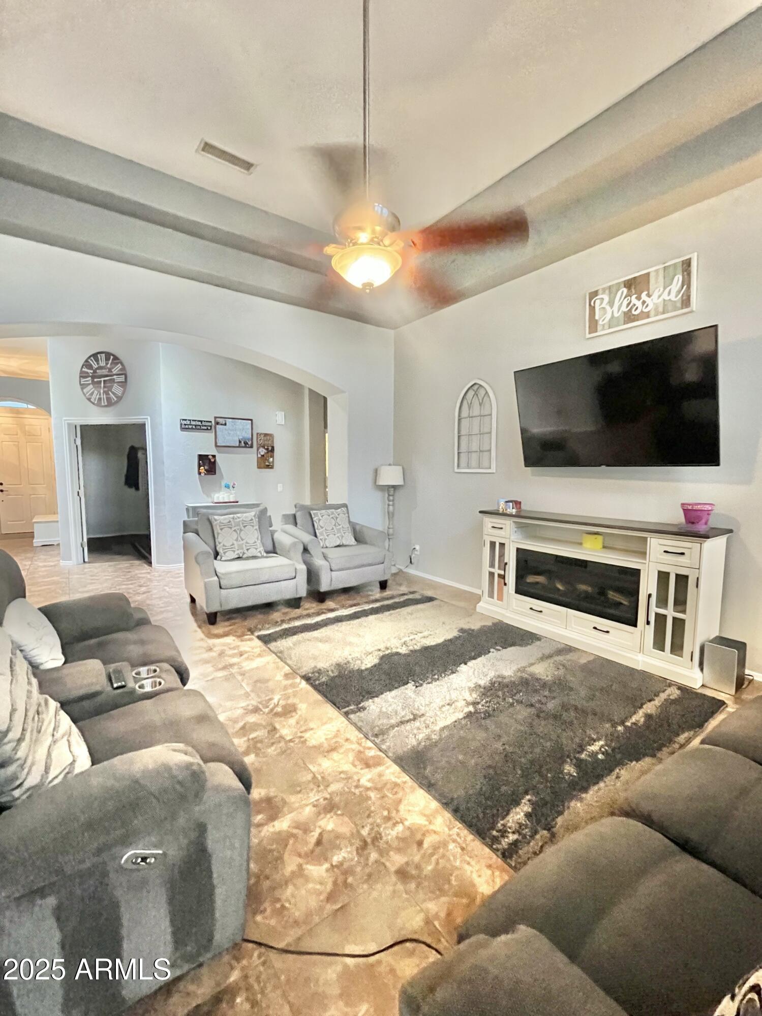 867 South Del Rio Court Apache Junction, AZ 85119 - Photo 4 of 37 8