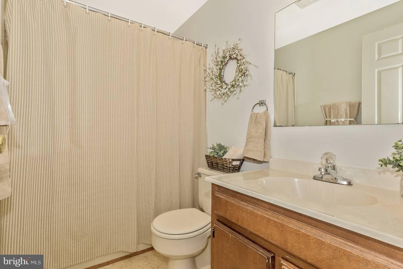 8037 Hollow Reed Court Frederick, MD 21701 - Photo 23 of 28 Upper Level Hall Bath