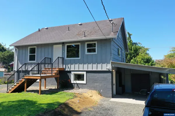 $639,000 | 1039-1041 Northeast Grant Street, Newport, OR 97365