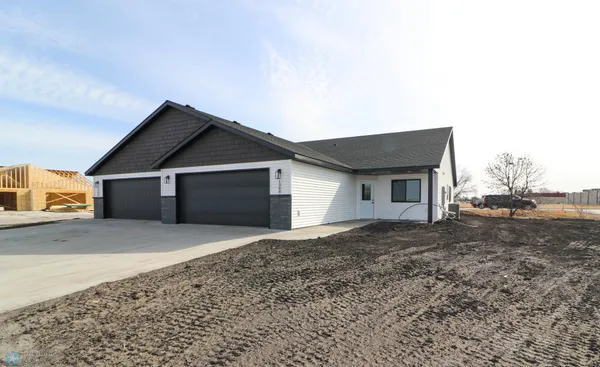 $329,900 | 1396 Prairie Lane, Wahpeton, ND 58075