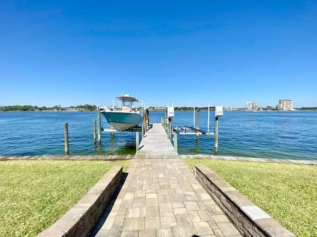 $7,500 | 906 Santa Rosa Boulevard, Fort Walton Beach, FL 32548