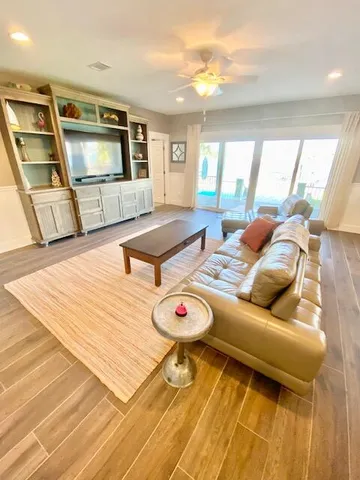 $7,500 | 906 Santa Rosa Boulevard, Fort Walton Beach, FL 32548