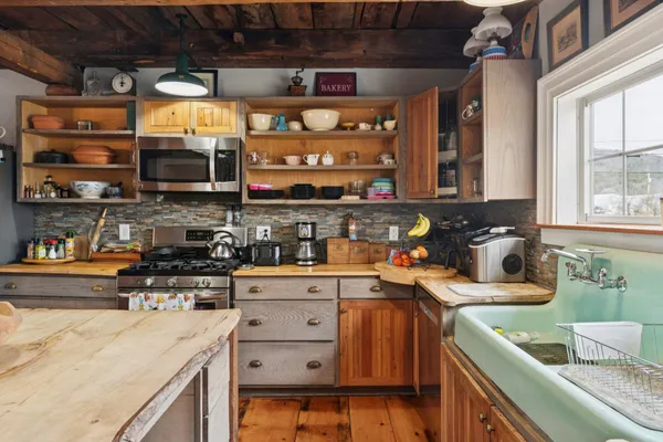 $424,000 | 273 Route 5 North Windsor Vt 05089, Windsor, VT 05089