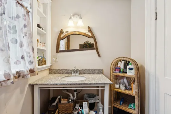 $424,000 | 273 Route 5 North Windsor Vt 05089, Windsor, VT 05089