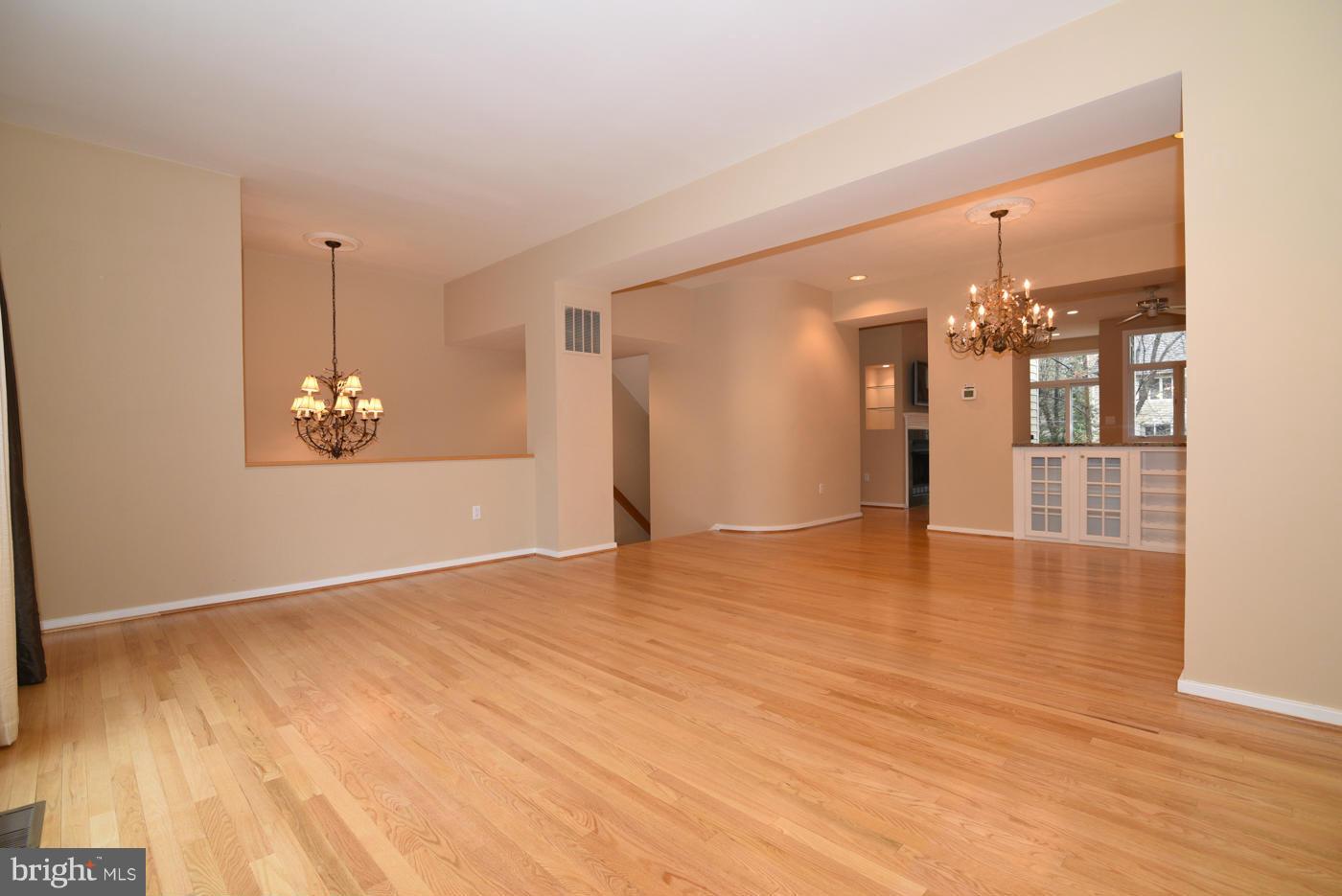 11516 Hemingway Drive Reston, VA 20194 - Photo 4 of 30 Large dining room with storage and wine rack