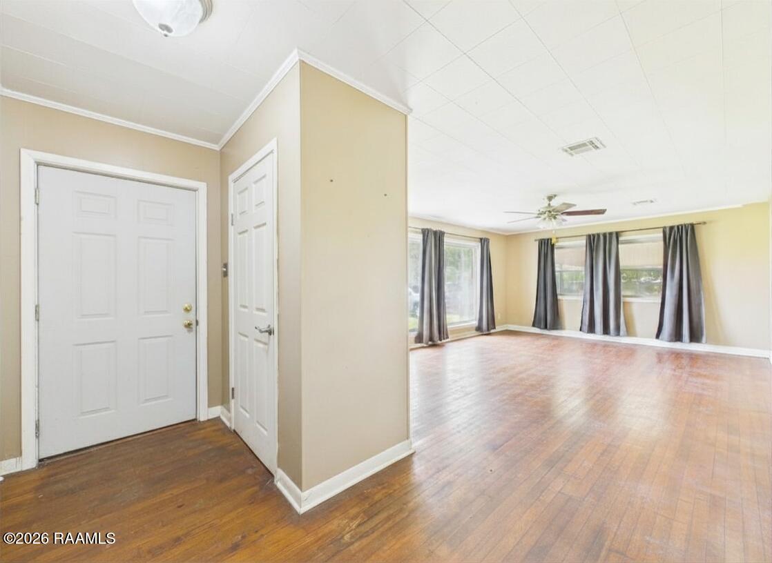 2700 Captain Cade Road Broussard, LA 70518 - Photo 10 of 20 2700 Captain Cade_07 - INT - ENTRY - Fro