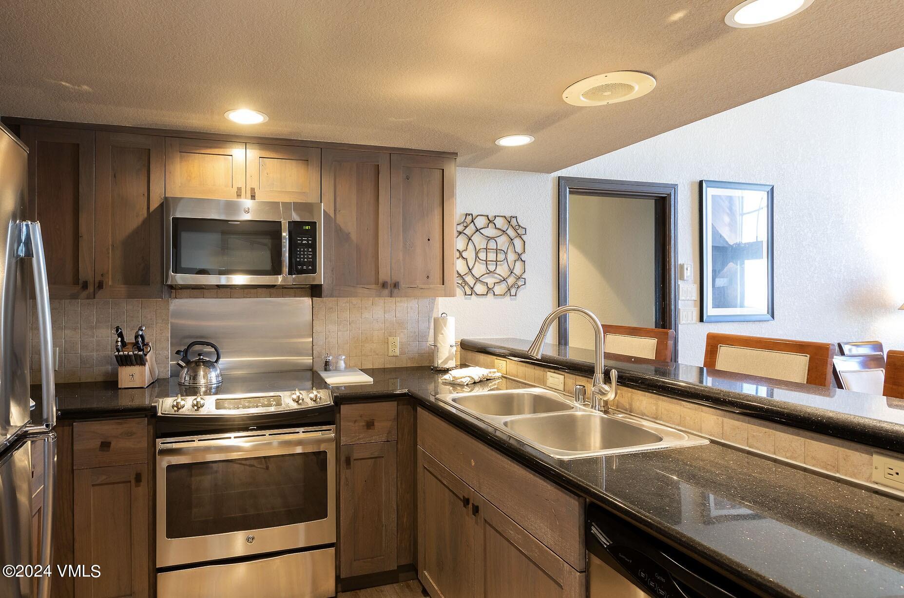 210 Offerson Road, Unit R309 WEEK 50 Beaver Creek, CO 81620 - Photo 9 of 26 0E7A0317-rw (3)