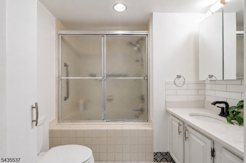 15 Boulder Run Road Paterson, NJ 07501 - Photo 17 of 29