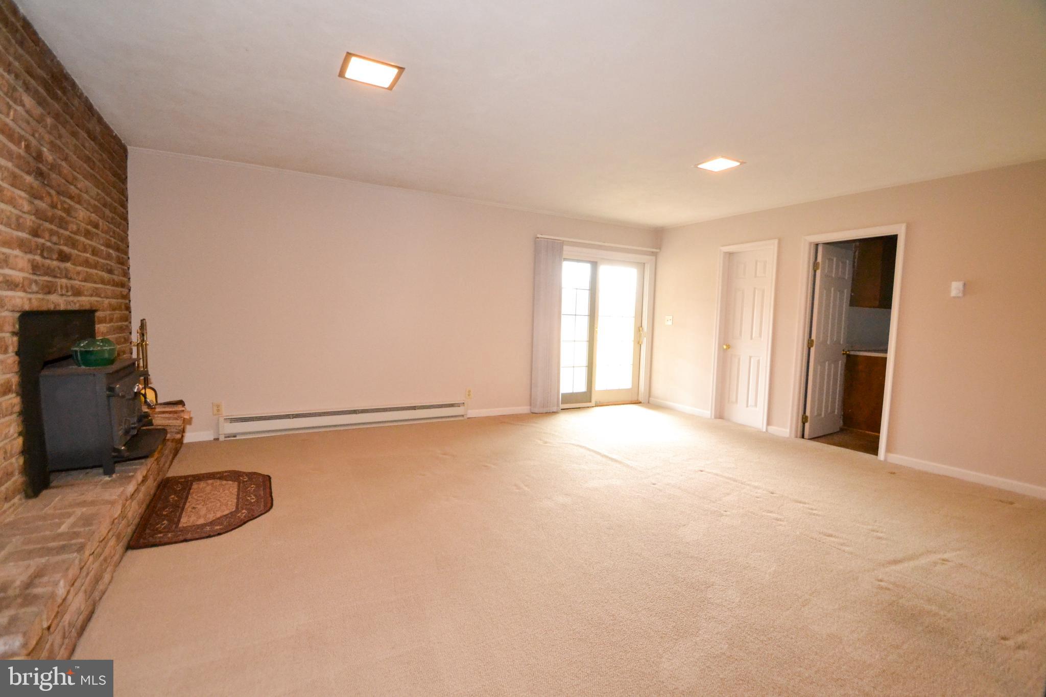 20 Pleasant Valley Road Westminster, MD 21158 - Photo 23 of 36 Family room