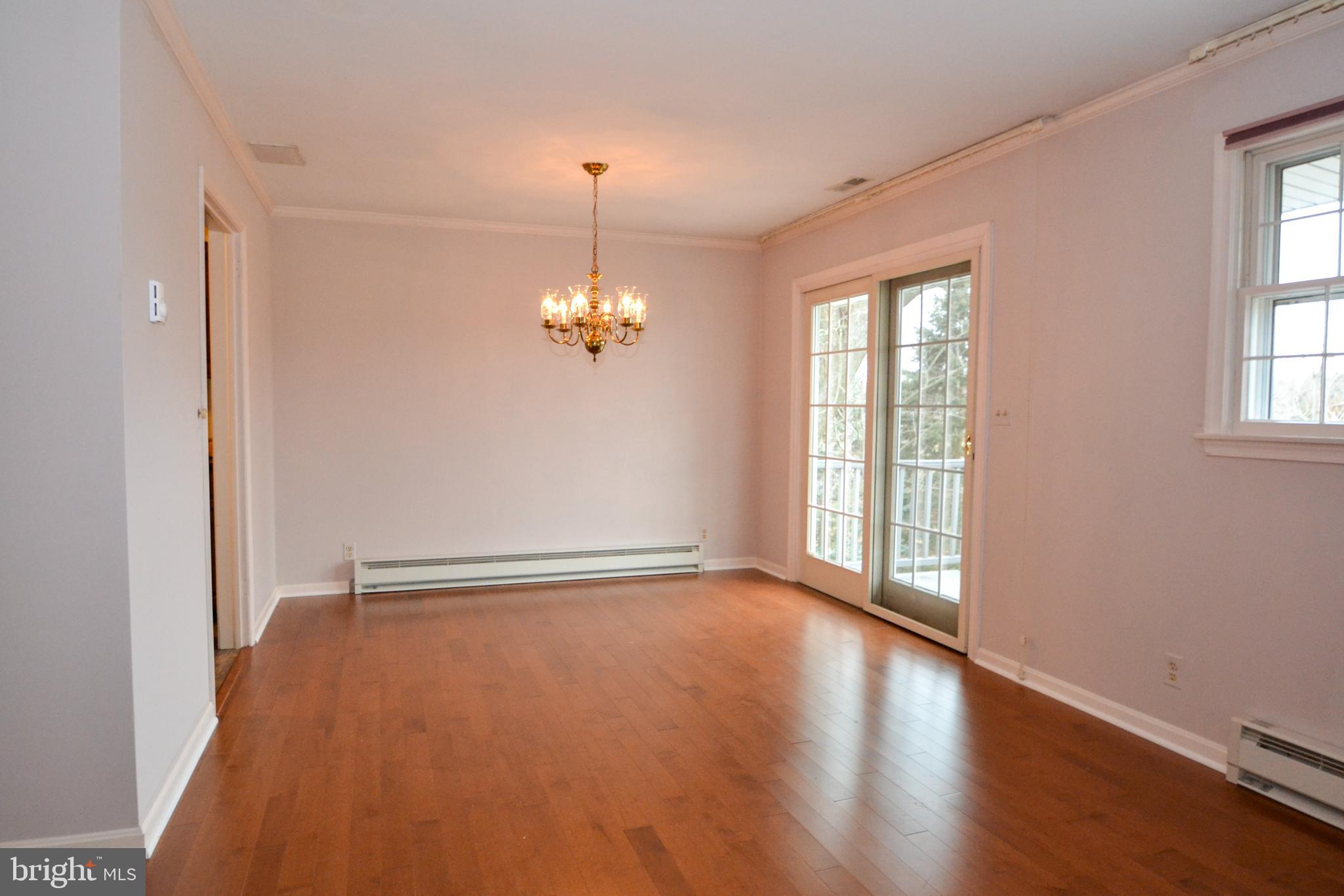 20 Pleasant Valley Road Westminster, MD 21158 - Photo 4 of 36 Dining room