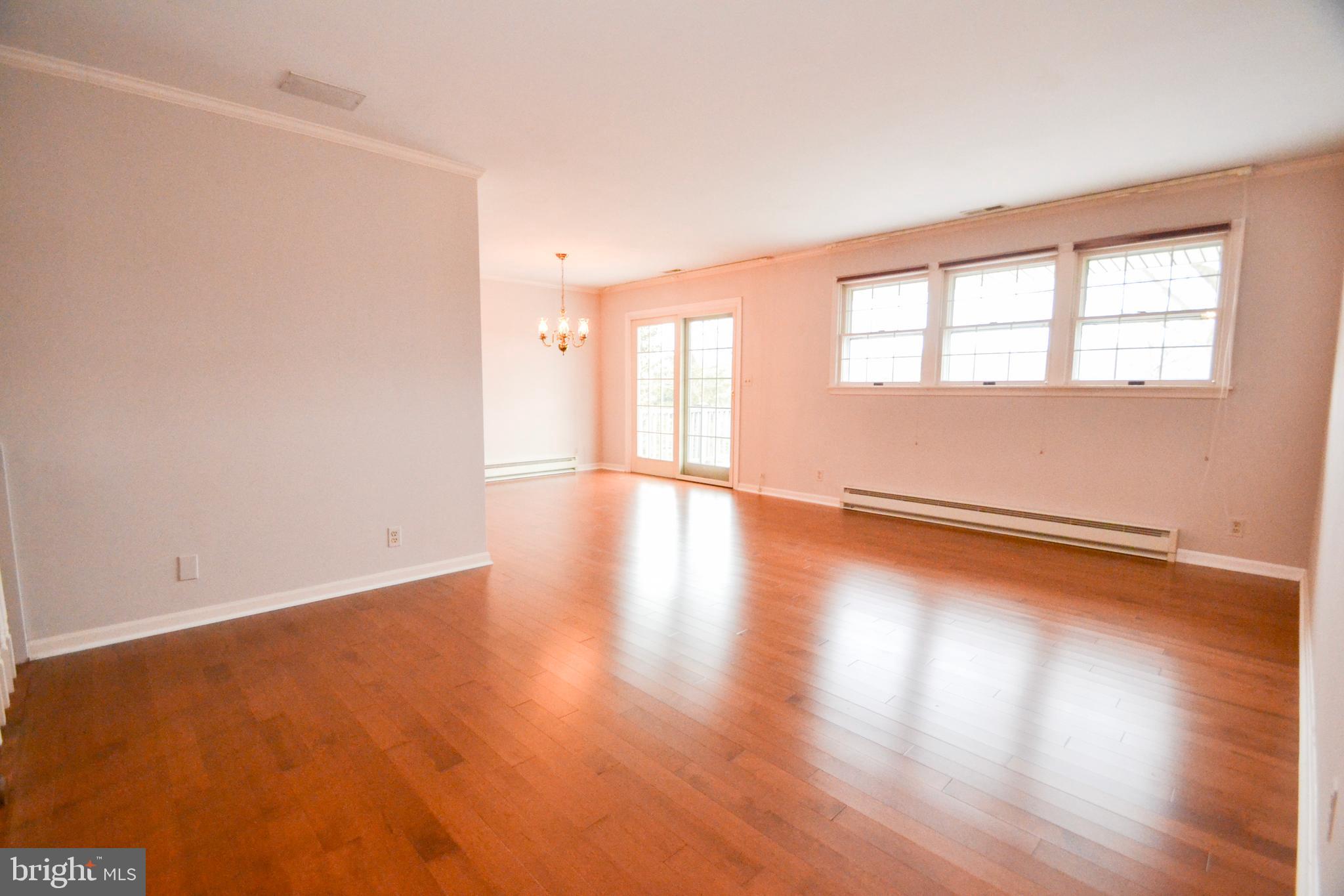 20 Pleasant Valley Road Westminster, MD 21158 - Photo 5 of 36 Living room
