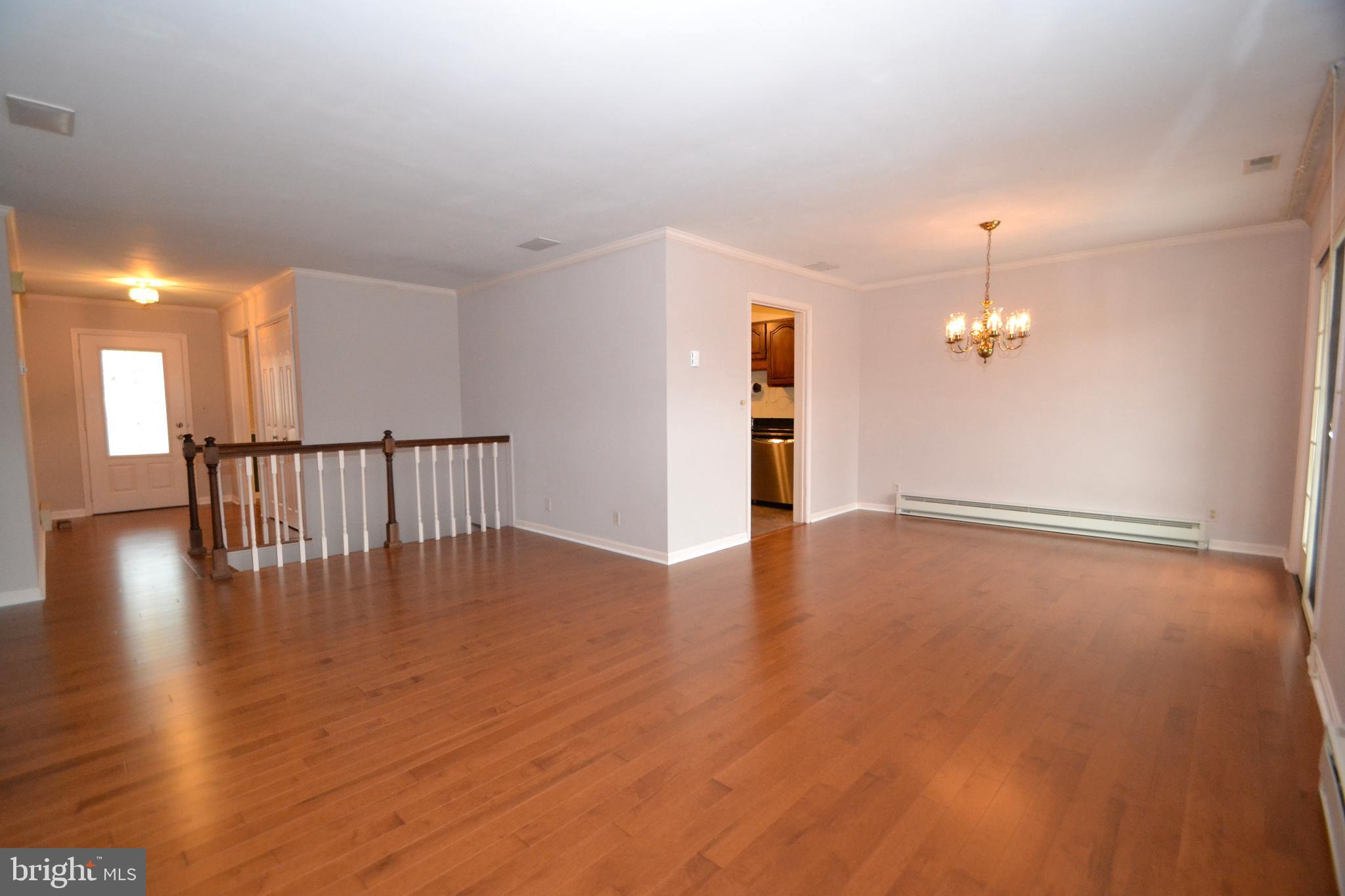 20 Pleasant Valley Road Westminster, MD 21158 - Photo 6 of 36 Living room
