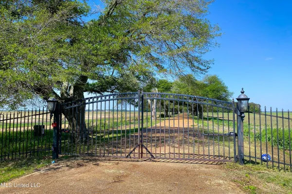 $680,000 | 16487 Highway 3, Yazoo City, MS 39194