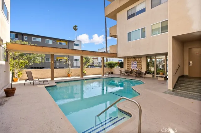 $649,000 | 358 South Gramercy Place, Unit 306, Los Angeles, CA 90020
