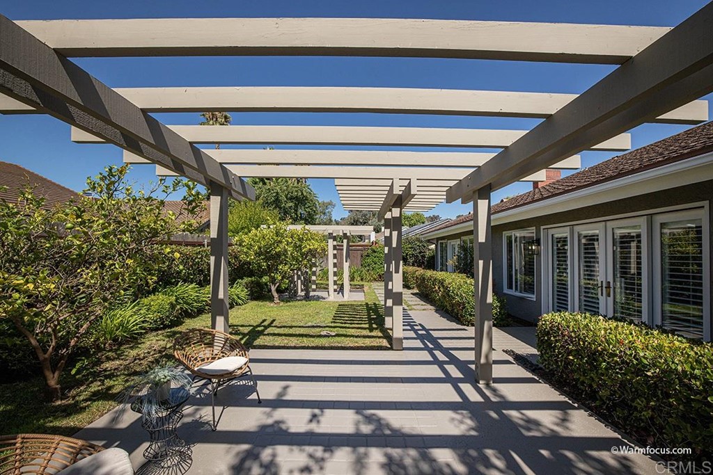 3797 Via Vuelta Rancho Santa Fe, CA 92091 - Photo 26 of 29 a view of a patio with table and chairs and potted plants