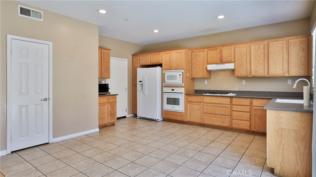 1765 Yvonne Court Riverside, CA 92501 - Photo 17 of 60
