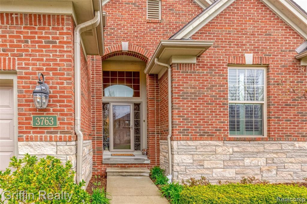 3763 Windingbrook Circle, Unit 35 Rochester Hills, MI 48309 - Photo 2 of 44