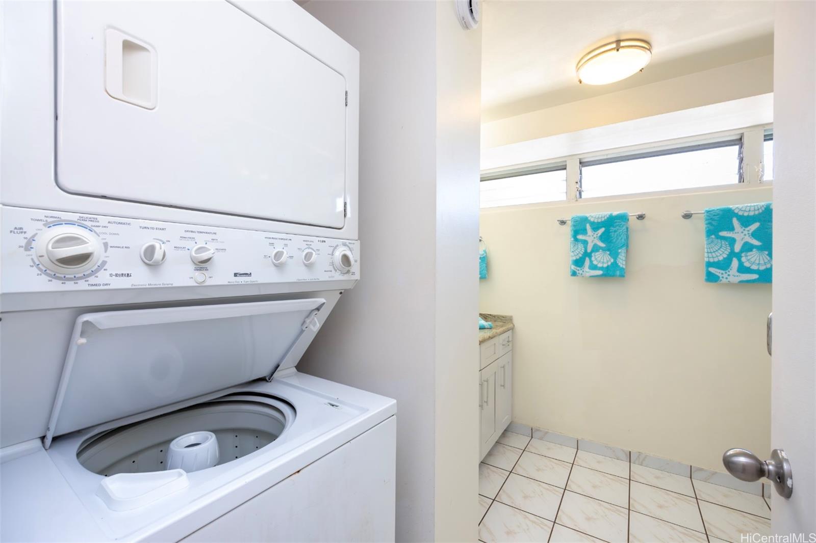2161 Kalia Road, Unit 1012 Honolulu, HI 96815 - Photo 20 of 25 a utility room with dryer and washer