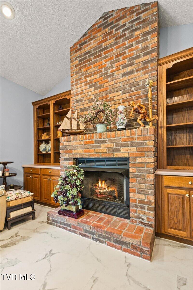 515 Scioto Road Unicoi, TN 37692 - Photo 29 of 55 Family Room