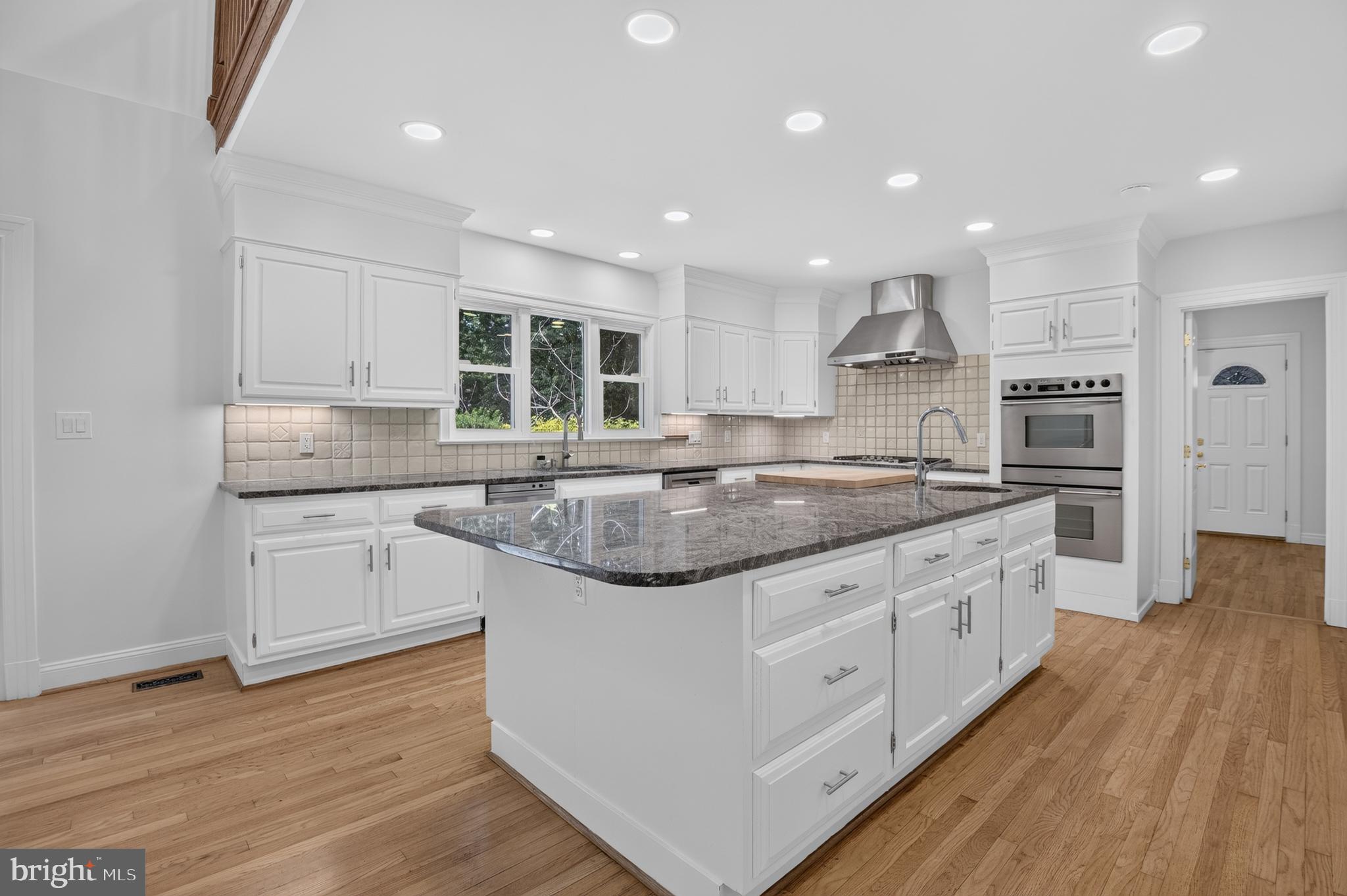 10100 Iron Gate Road Potomac, MD 20854 - Photo 28 of 91