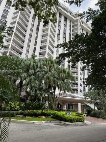 a view of a parking area