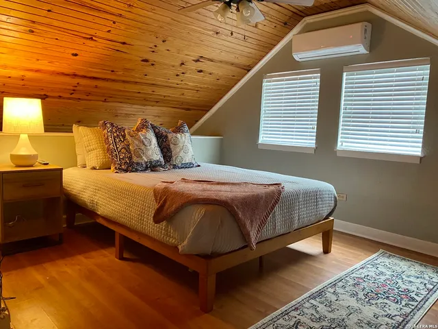 $1,100,000 | 3311 Highway 55, Barksdale, TX 78828