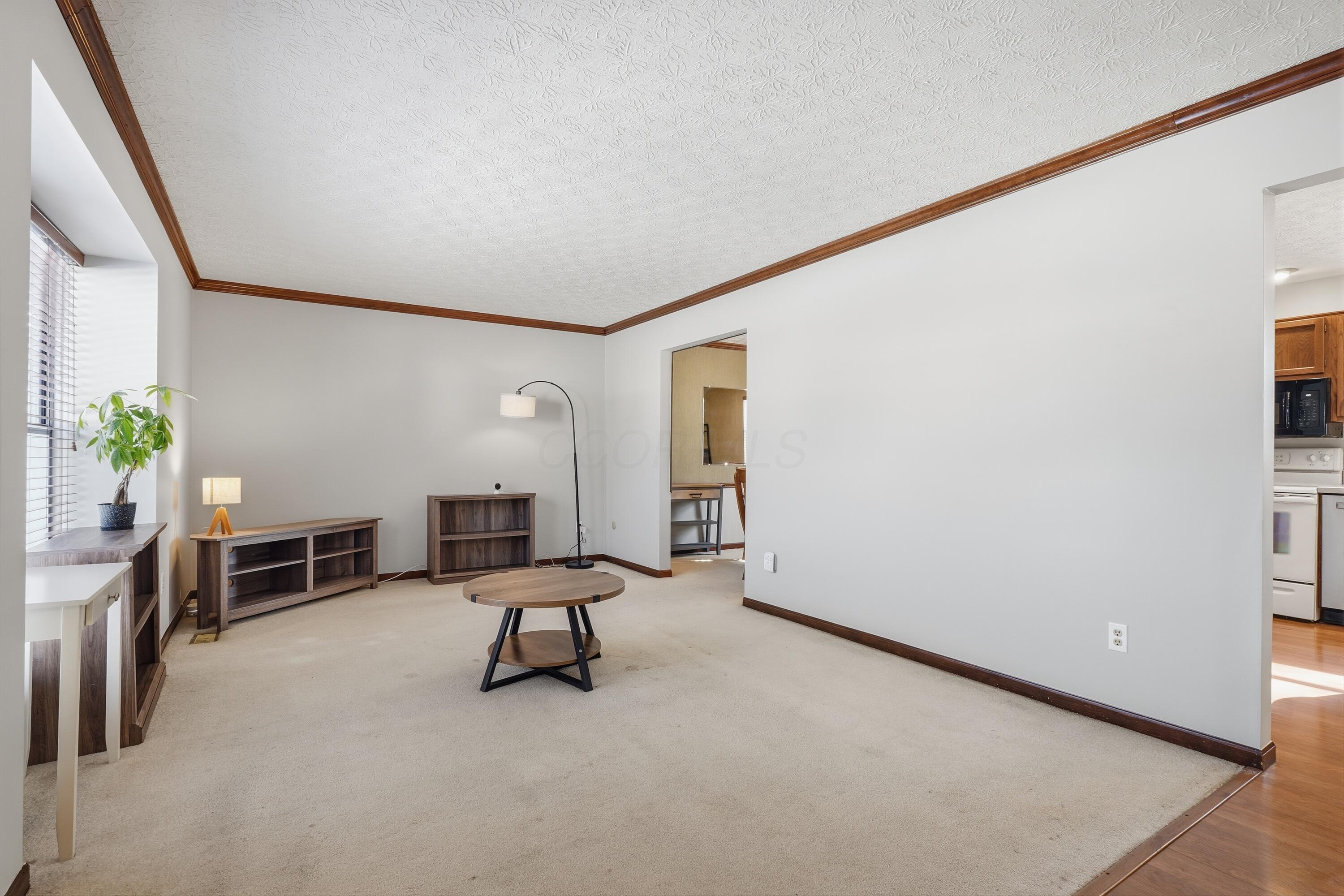 830 Lindenhaven Road Columbus, OH 43230 - Photo 4 of 43 4-living-room-1