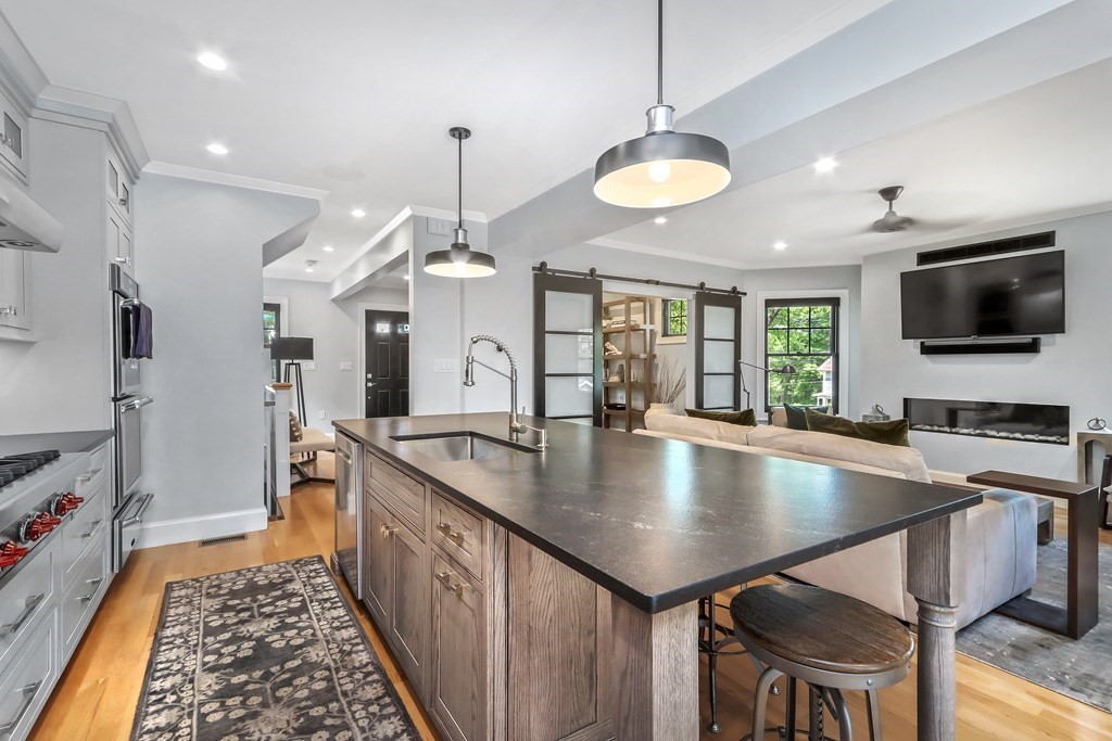 10 Rock View Road Milton, MA 02186 - Photo 12 of 40 Gallery Image 12