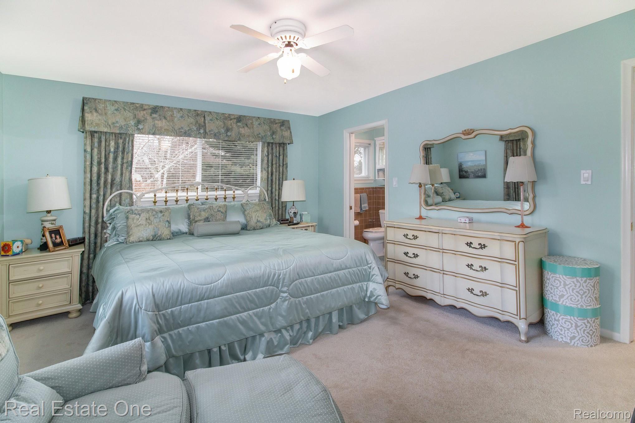 976 South Reading Road Bloomfield Hills, MI 48304 - Photo 17 of 38 Master Bedroom