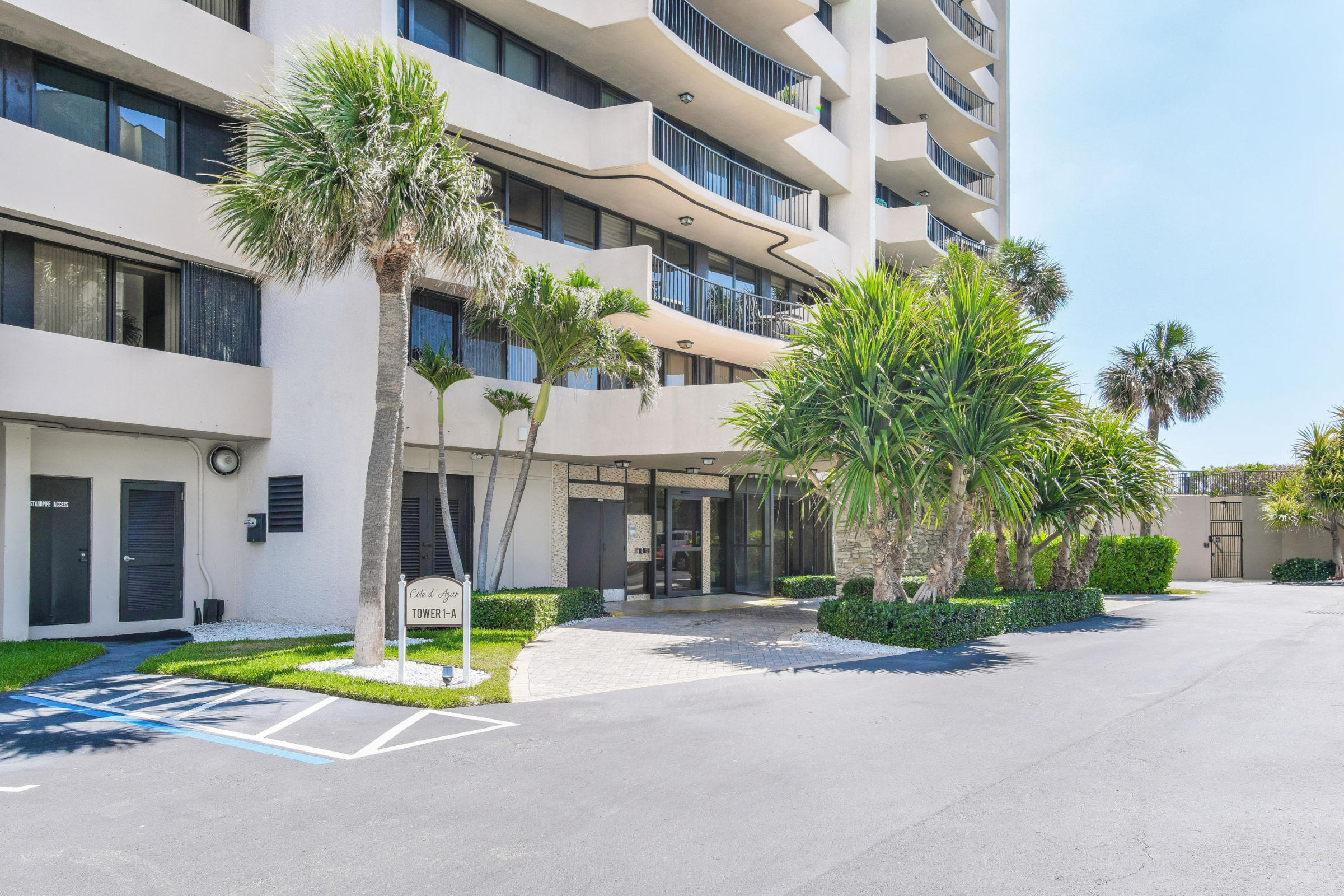 4200 North Ocean Drive, Unit 1 Riviera Beach, FL 33404 - Photo 3 of 59 20190603152106295286000000-o