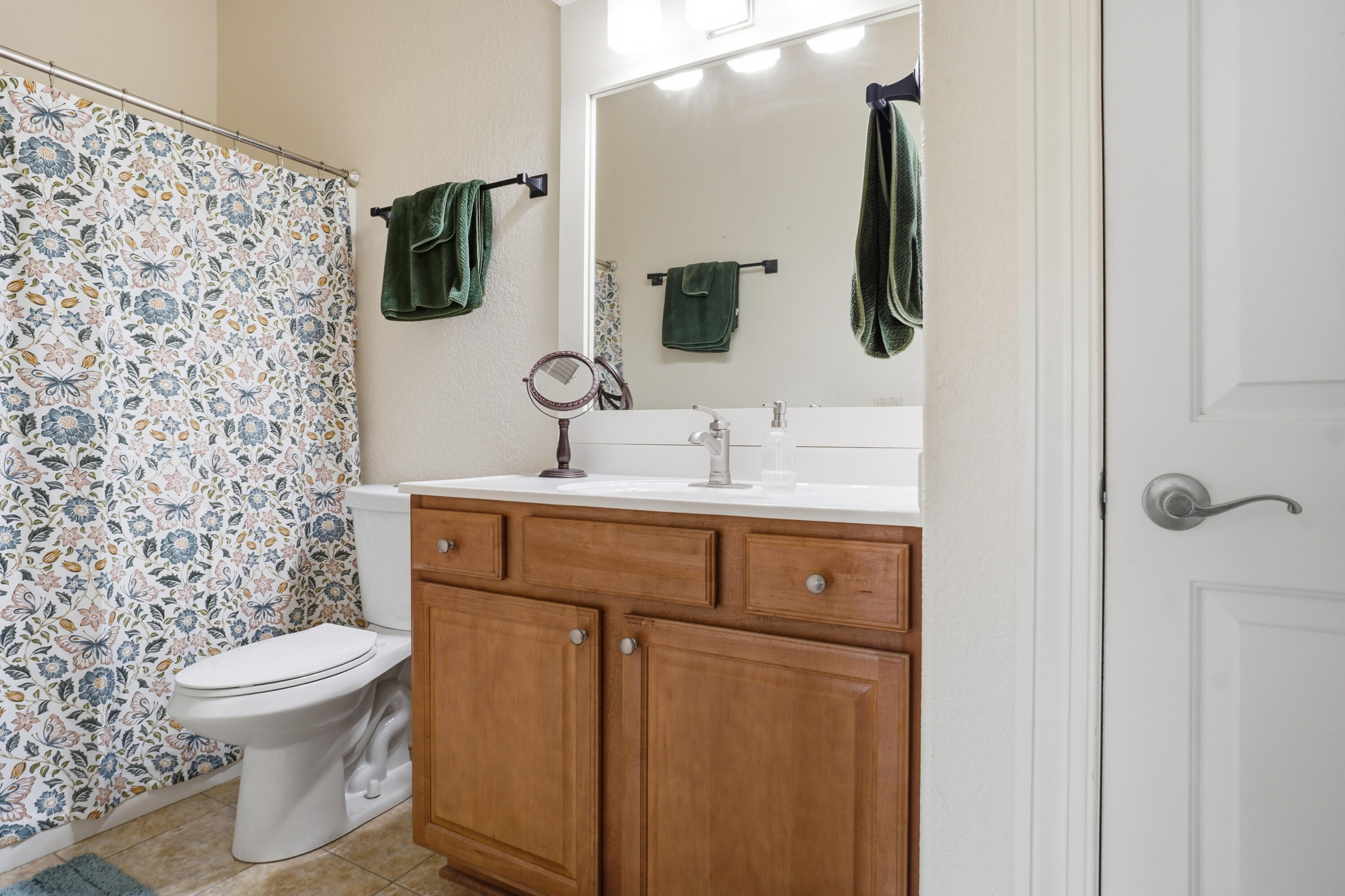 481 Cedar Court Slinger, WI 53086 - Photo 16 of 26 Primary Ensuite