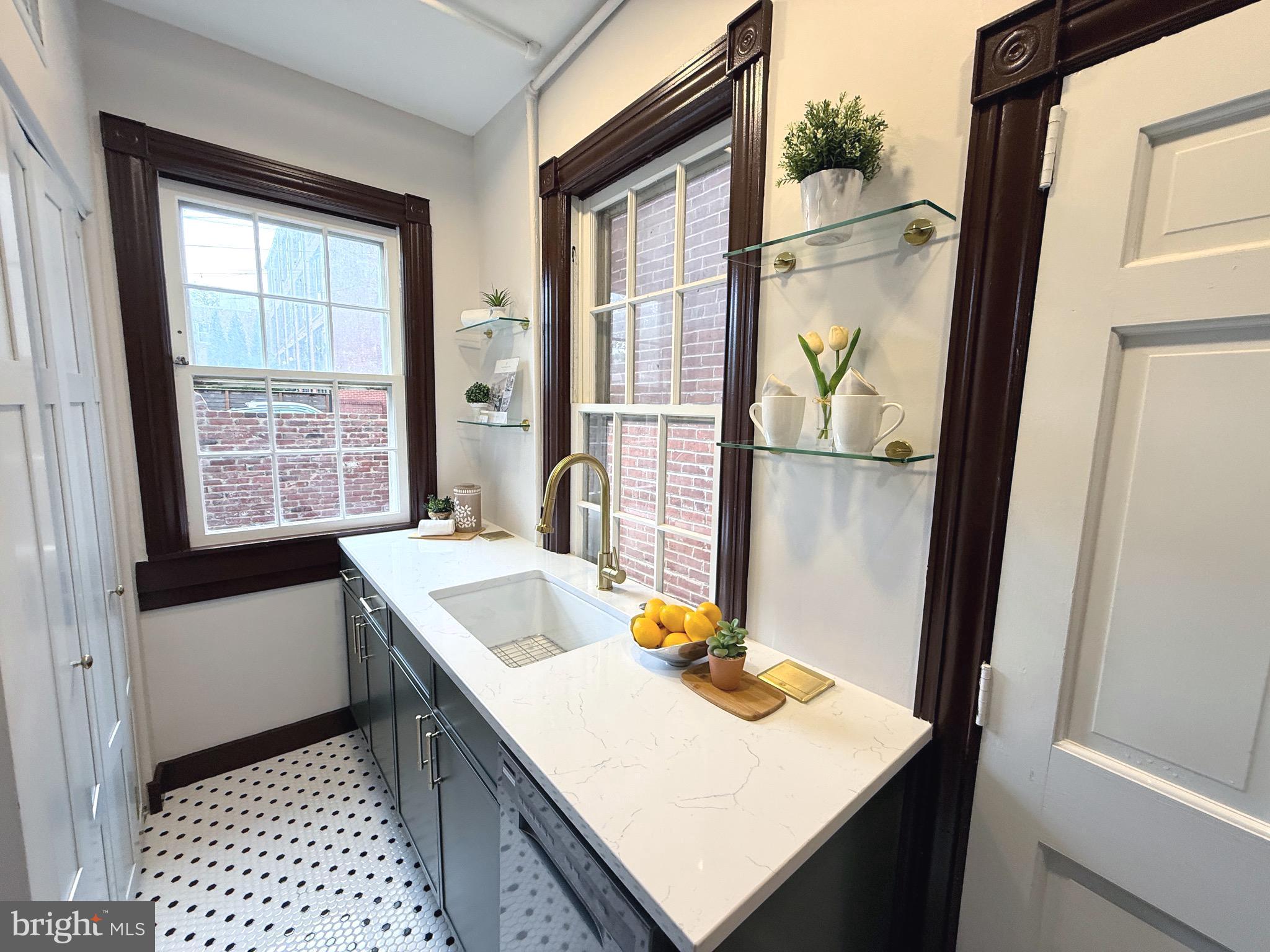 307 4th Street Northeast Washington, DC 20002 - Photo 8 of 40 Carrara quartz couners, luxury fixtures, new appli