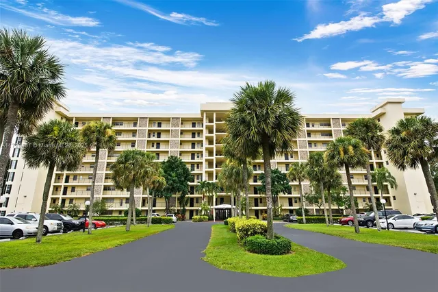 $320,800 | 3050 North Palm Aire Drive, Unit 501, Pompano Beach, FL 33069