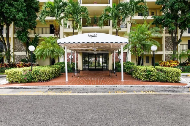 $320,800 | 3050 North Palm Aire Drive, Unit 501, Pompano Beach, FL 33069