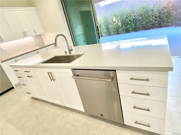 $7,000 | 222 Parkwood, Irvine, CA 92620