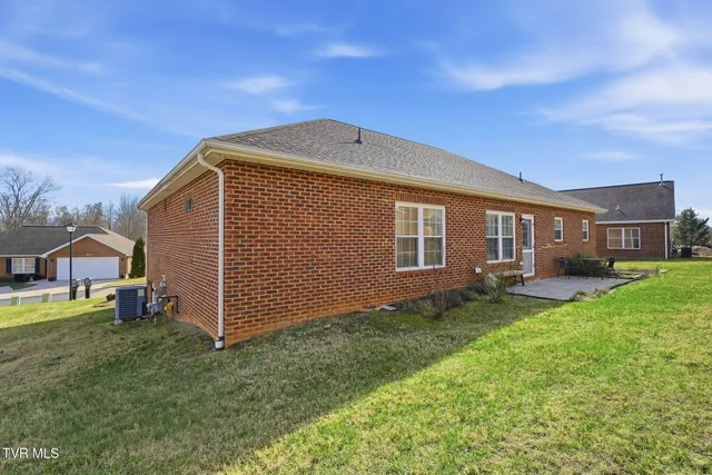 $319,900 | 205 Farmington Drive, Greeneville, TN 37743