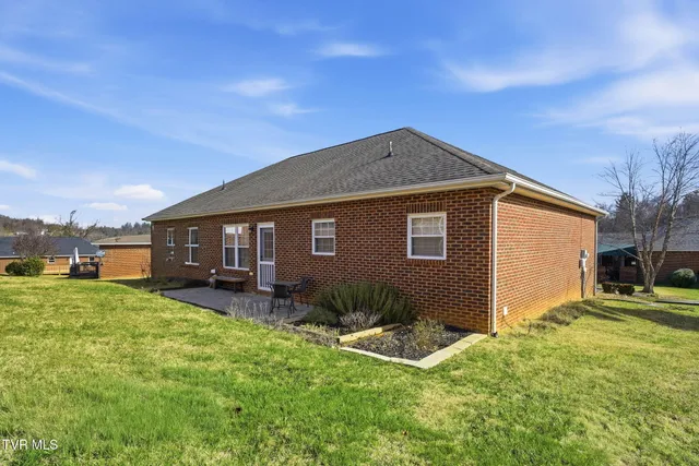 $319,900 | 205 Farmington Drive, Greeneville, TN 37743