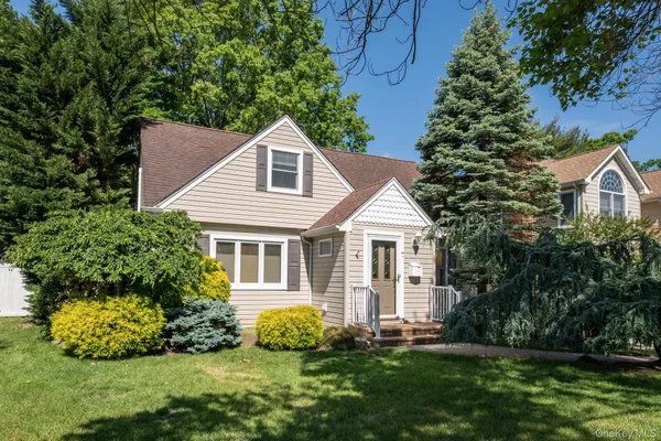 $749,000 | 7 Briarcliff Drive, Merrick, NY 11566