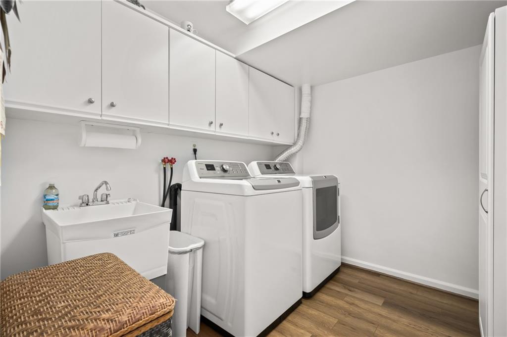 633 Martin Road Tarentum, PA 15084 - Photo 14 of 19 a utility room with dryer and washer