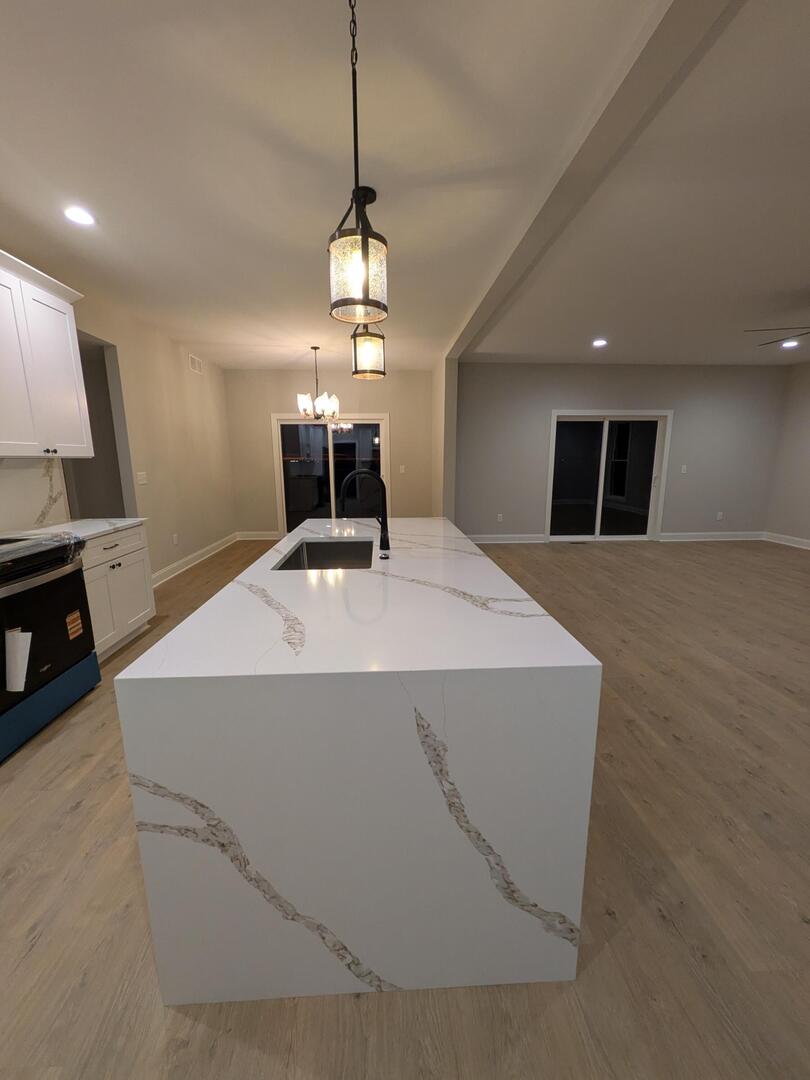 675 South Regulators Street Creston, IL 60113 - Photo 2 of 27 a very nice looking dining room with a kitchen island